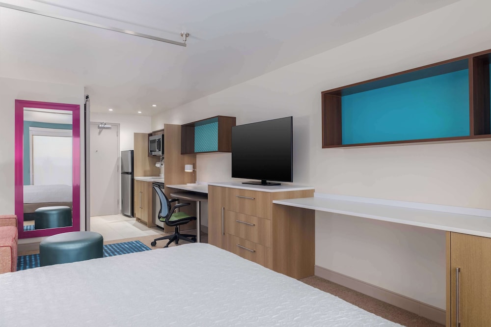 Suite, 1 King Bed, Accessible, Corner (Hearing) - Photo 6