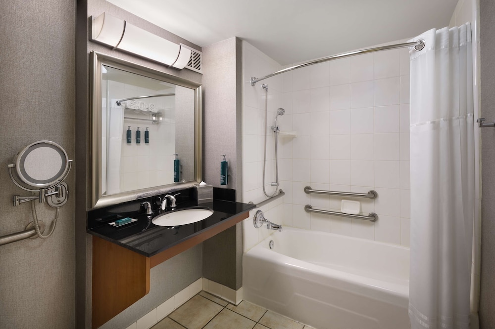 Room, 1 Queen Bed, Accessible, City View - Photo 5