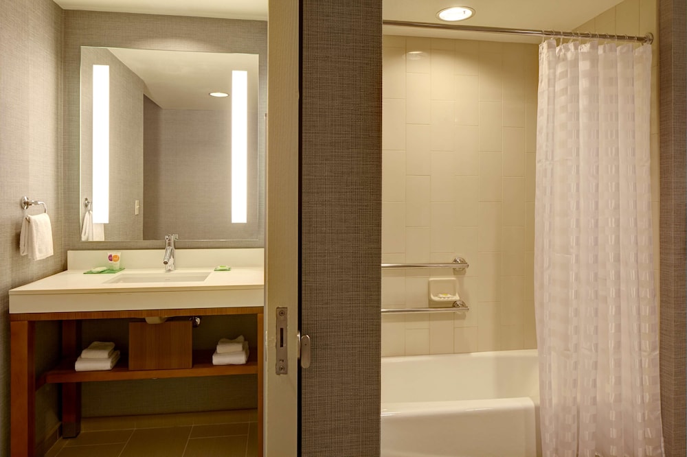 Room, 1 King Bed, Accessible photo 1