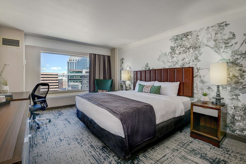 Accessible King Room - Photo 2