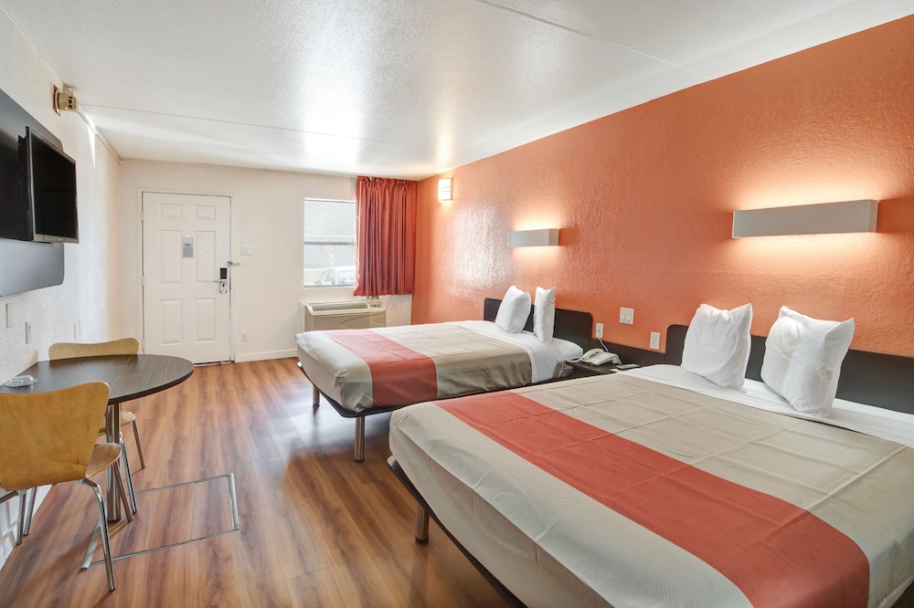 Standard Room, 2 Queen Beds, Non Smoking