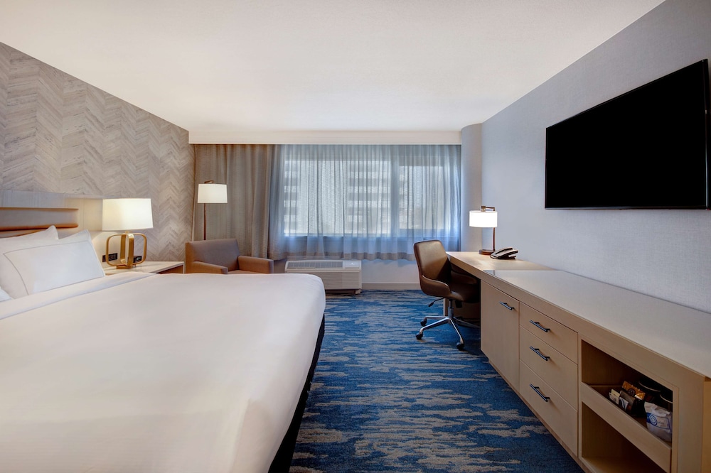 Suite, 1 King Bed, Accessible (Mobility)