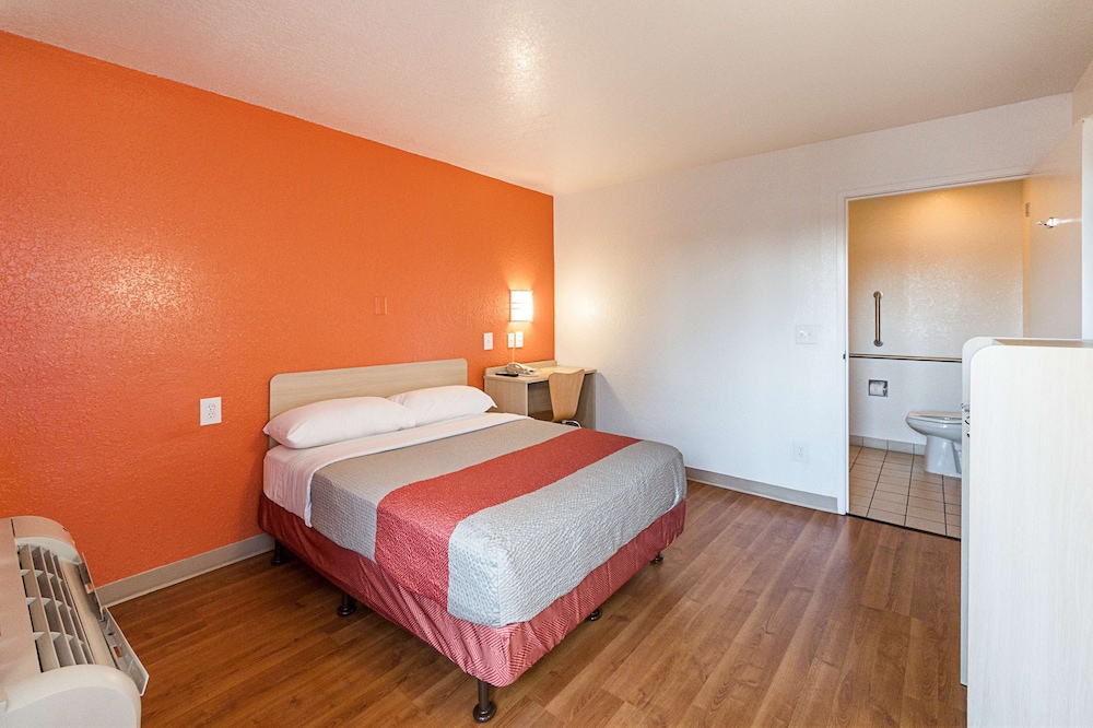 Deluxe Room, 1 Double Bed, Accessible, Non Smoking photo 2