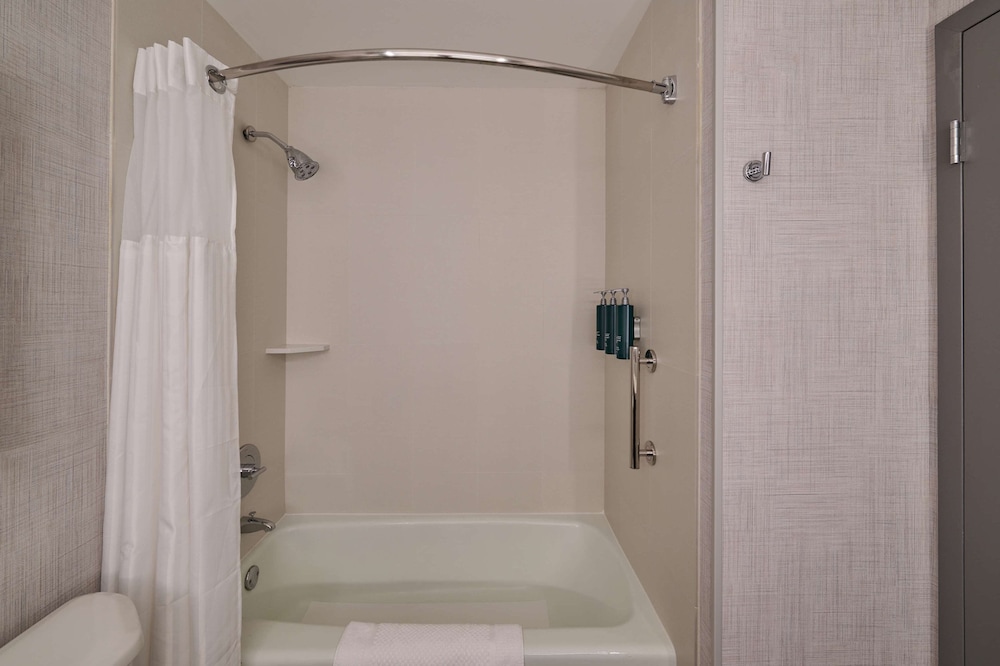 Studio, 2 Queen Beds, Accessible, Bathtub - Photo 6