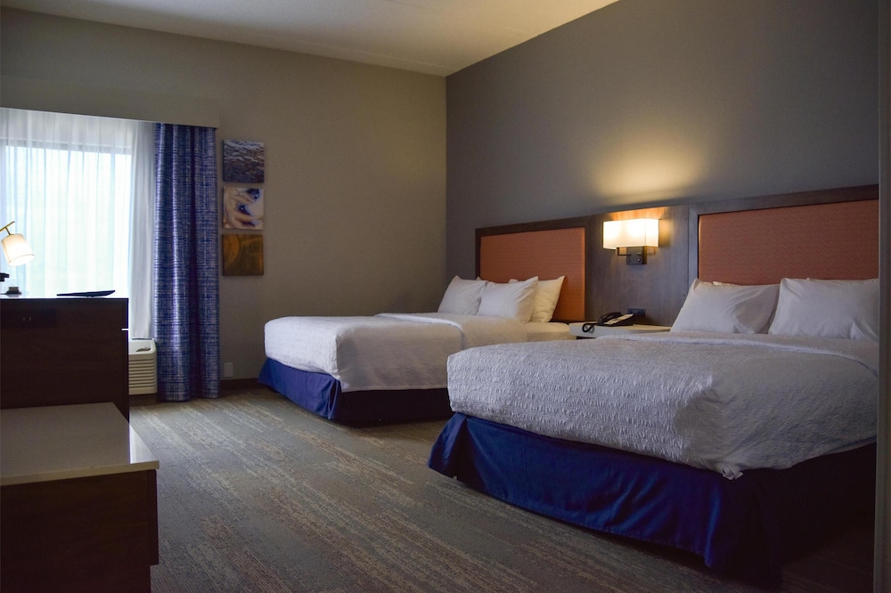 Room, 2 Queen Beds, Accessible (Hearing & Roll-In-Shower) - Photo 1
