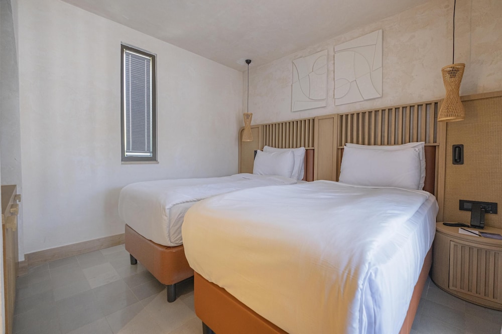 Suite, 2 Bedrooms, Private Pool - Photo 4