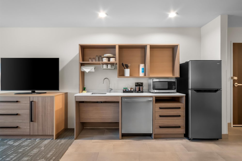 Studio, 1 Queen Bed, Accessible, Bathtub (Mobility & Hearing)