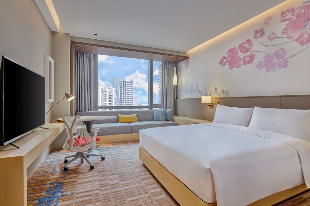 Deluxe Room, 1 King Bed photo 1