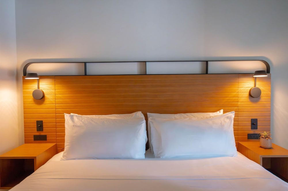 Suite, 1 King Bed - Photo 2