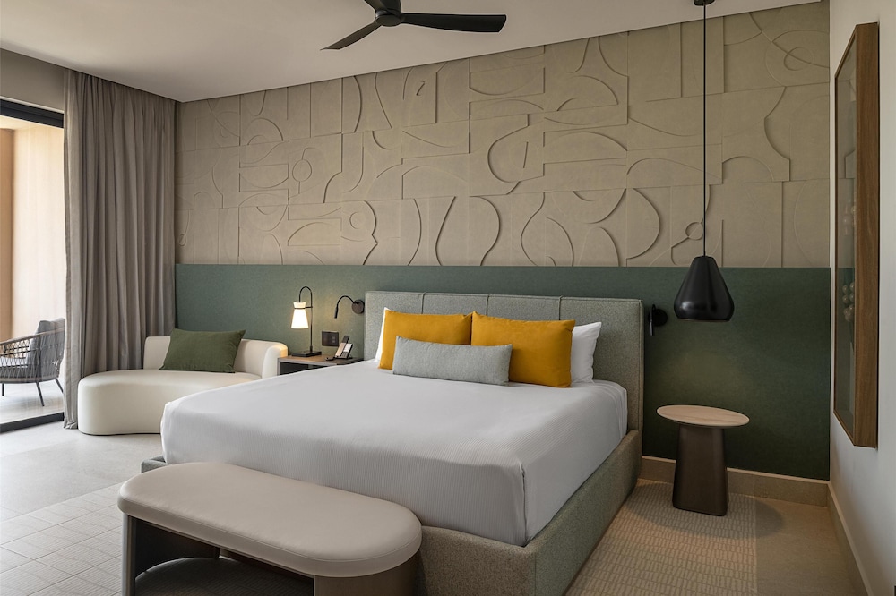 Room, 1 King Bed, Oceanfront - Photo 4
