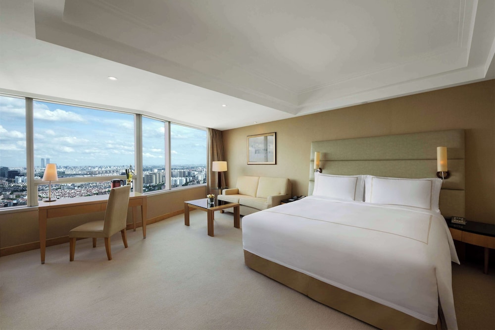 Executive Room, 1 King Bed, Club Lounge Access - Photo 1