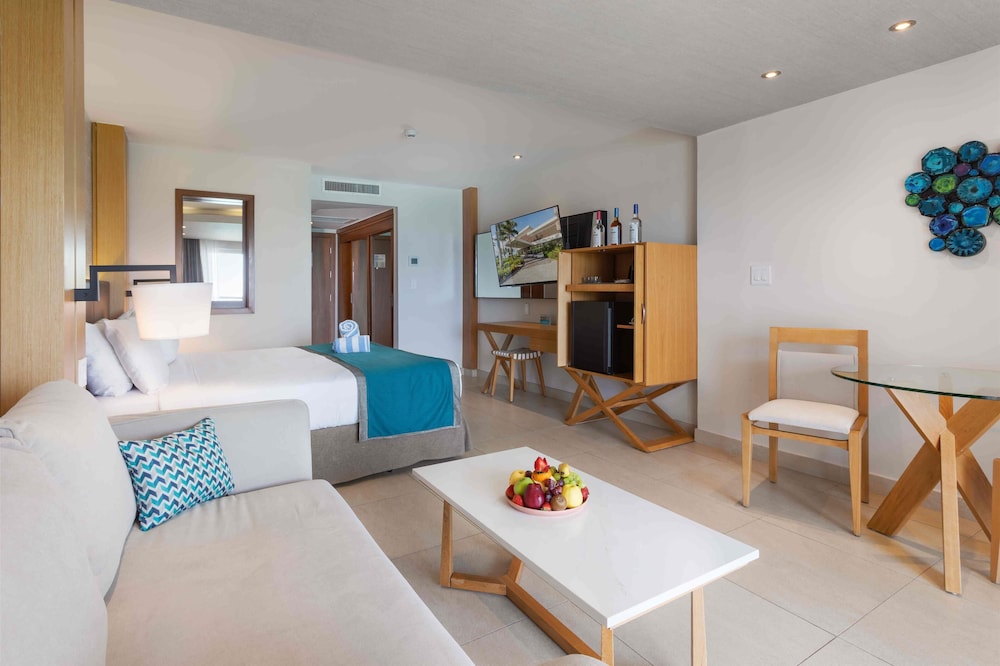 Suite, 1 King Bed, Ocean View (junior Suite King)