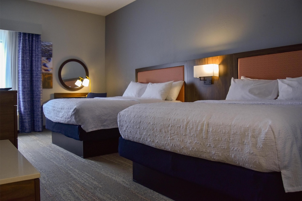 Room, 2 Queen Beds, Non Smoking (Peloton) - Photo 3