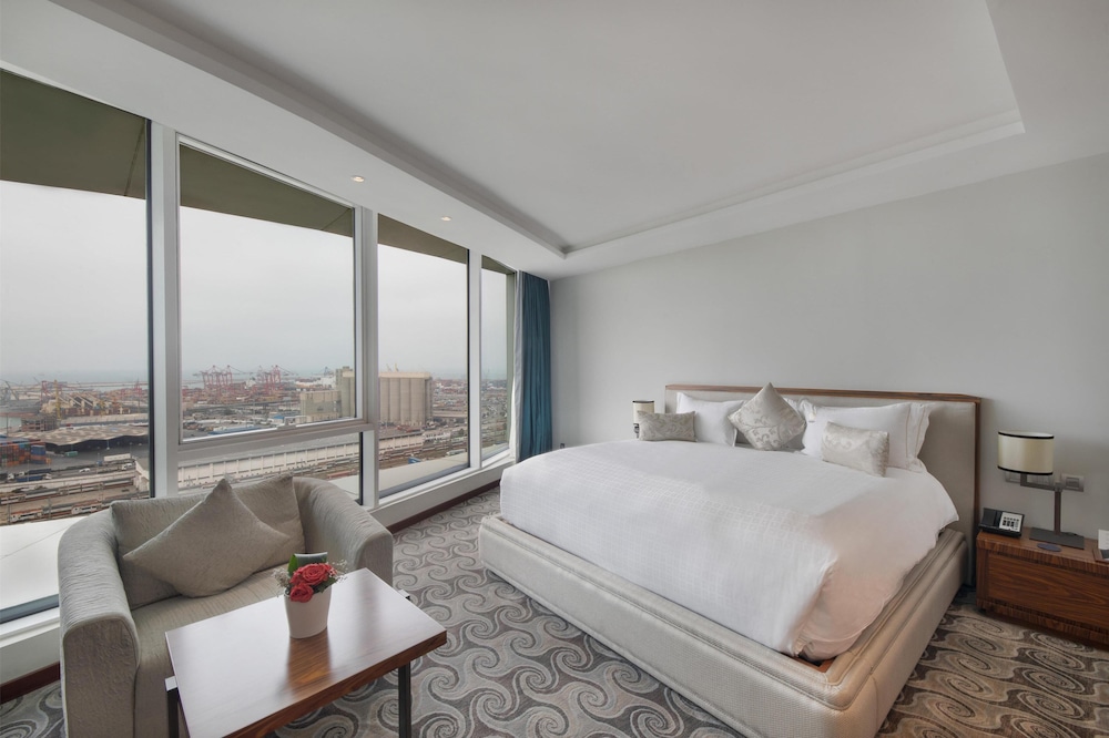 Royal Suite, 1 King Bed photo 3