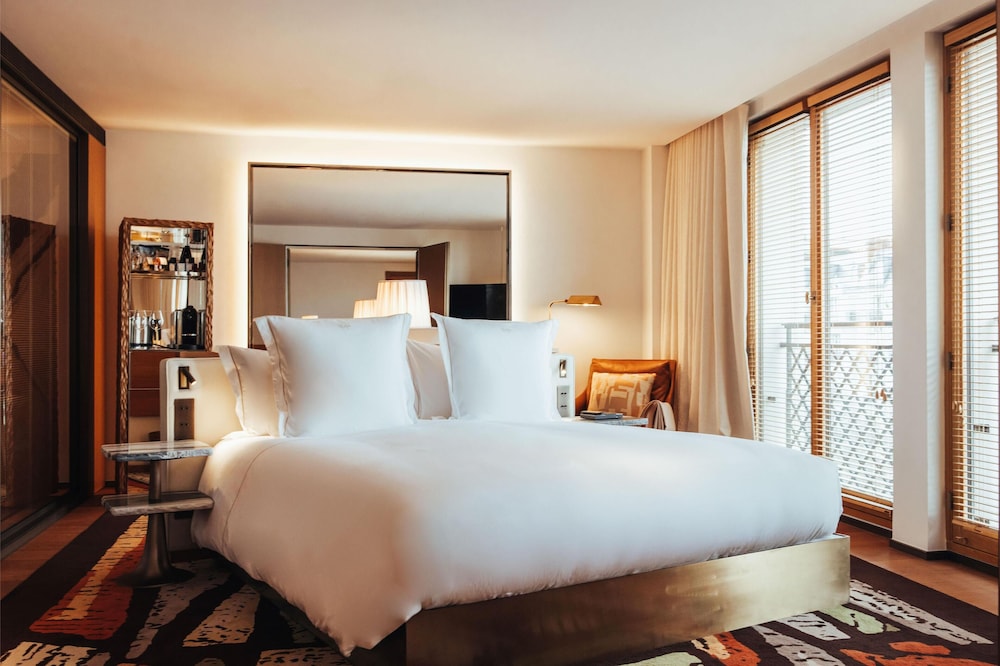 Signature Suite, Multiple Beds, Air conditioning photo 2