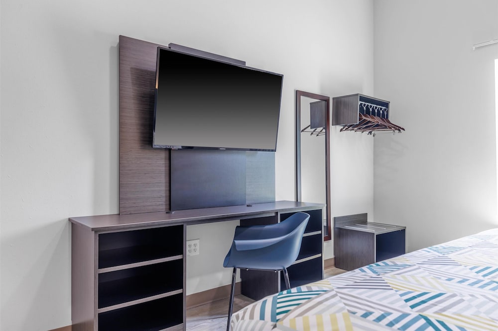 Standard Room, 1 King Bed, Hearing Accessible, Kitchen