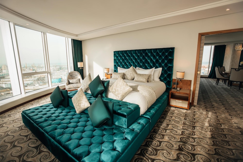 Royal Suite, 1 King Bed photo 2