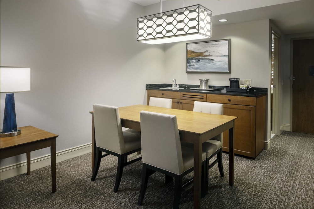 Suite, 1 King Bed, Accessible, Bathtub (Mini Suite, Mobility/Hearing) - Photo 3