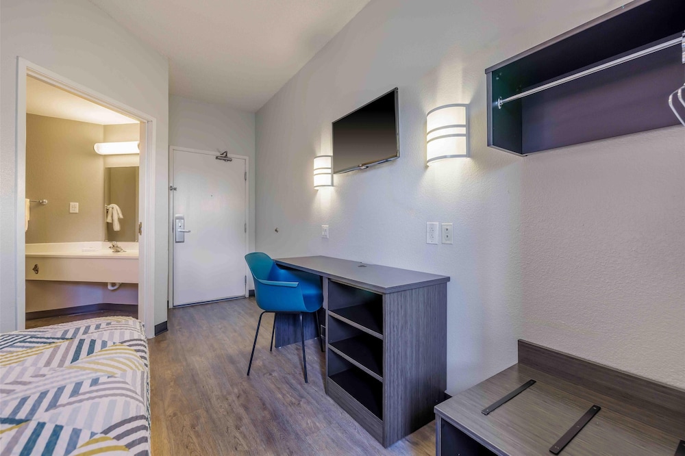 Deluxe Room, 2 Double Beds, Non Smoking, Refrigerator & Microwave photo 2