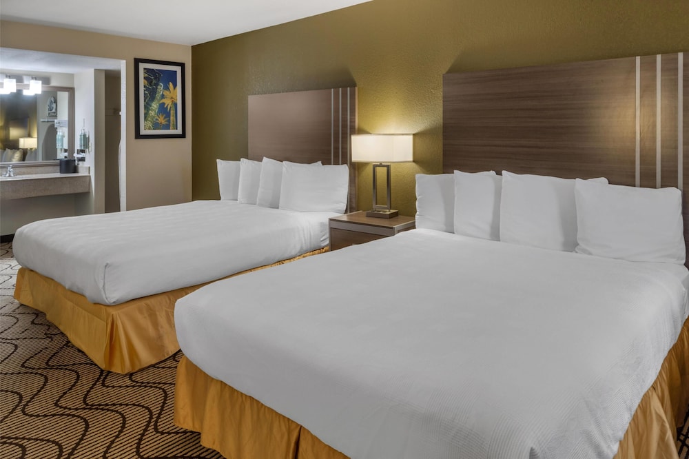 Standard Room, 2 Queen Beds, Non Smoking, Jetted Tub - Photo 1