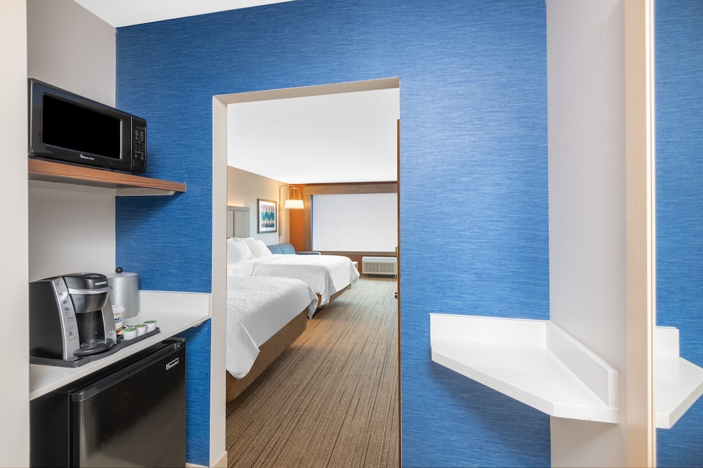 Suite, Multiple Beds, Hearing Accessible photo 2