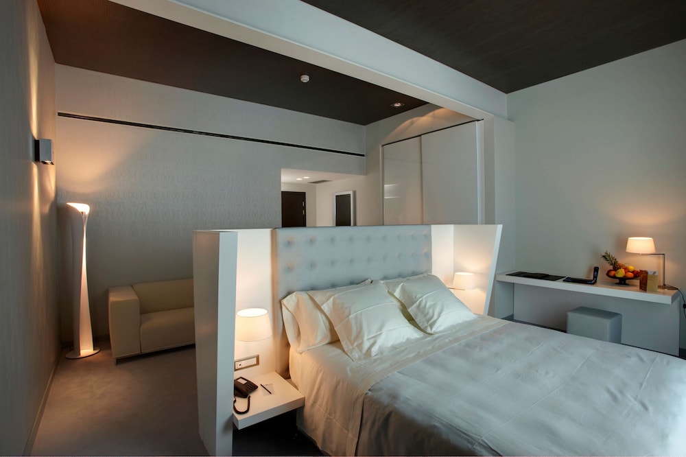 Junior Suite, 1 King Bed (with Sofabed) - Photo 2