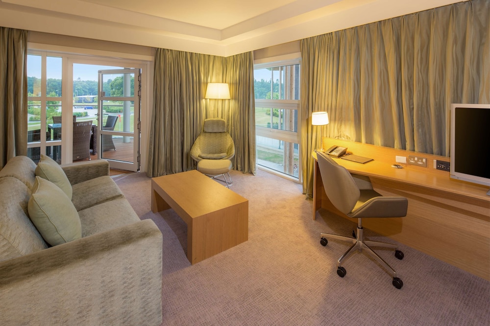 King Junior Suite with Balcony - Photo 6