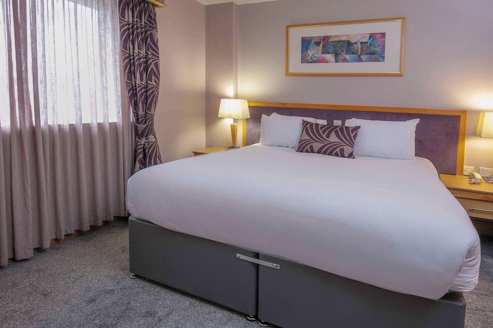 Standard Room, 1 King Bed, Non Smoking - Photo 1