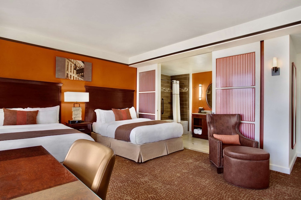 Room, 2 Queen Beds, Non Smoking - Photo 15