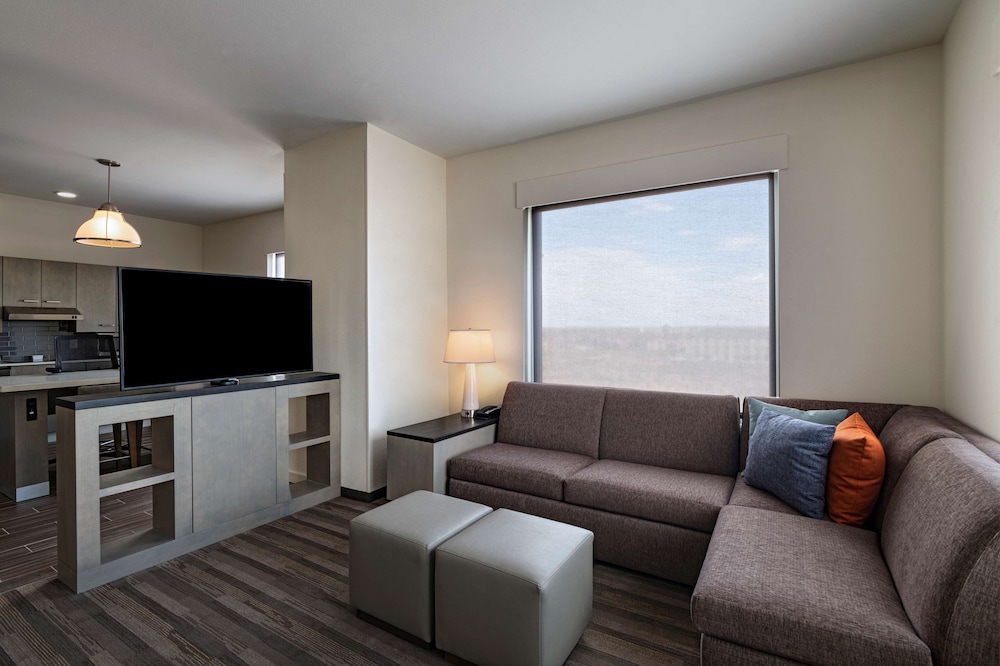 Suite, 1 Bedroom - Photo 1