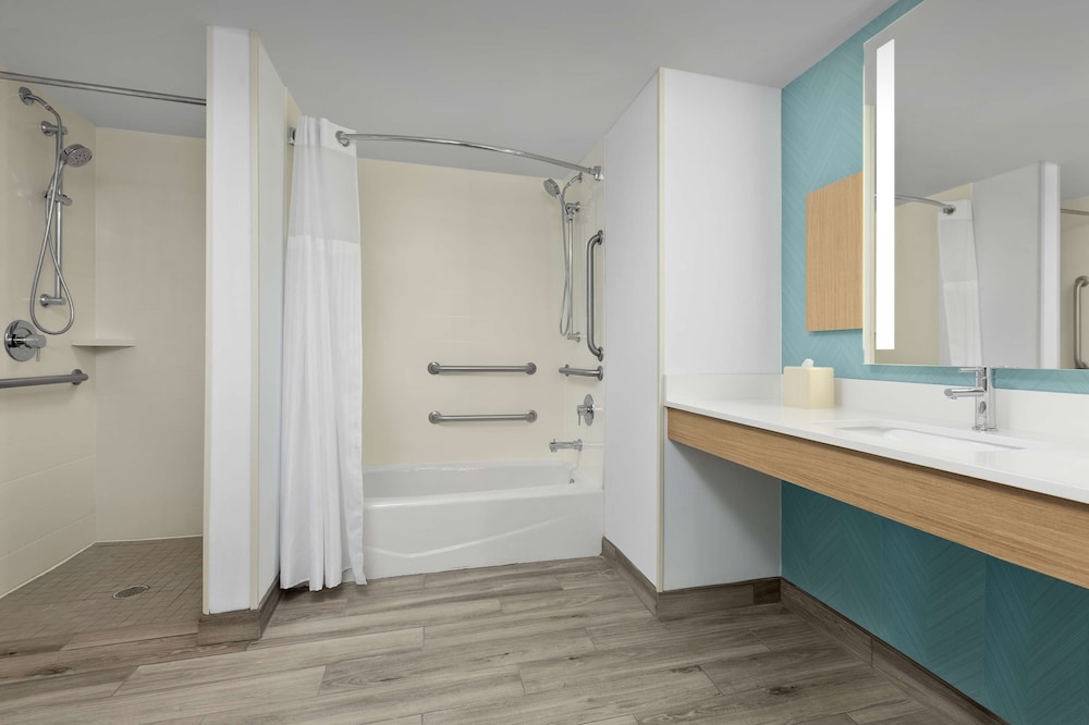 1 King Bdrm Suite with Mobility Access w/3x3SHWR - Photo 5