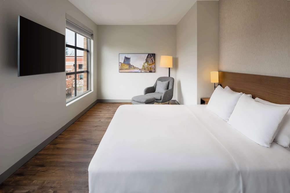 Suite, 1 King Bed with Sofa bed, Bathtub - Photo 1