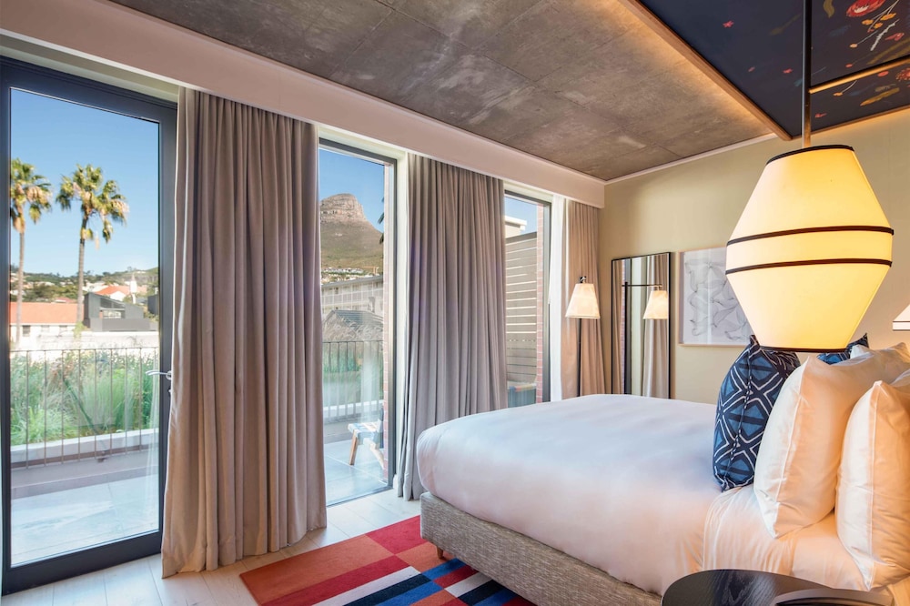 Basic Room, 1 King Bed, Mountain View