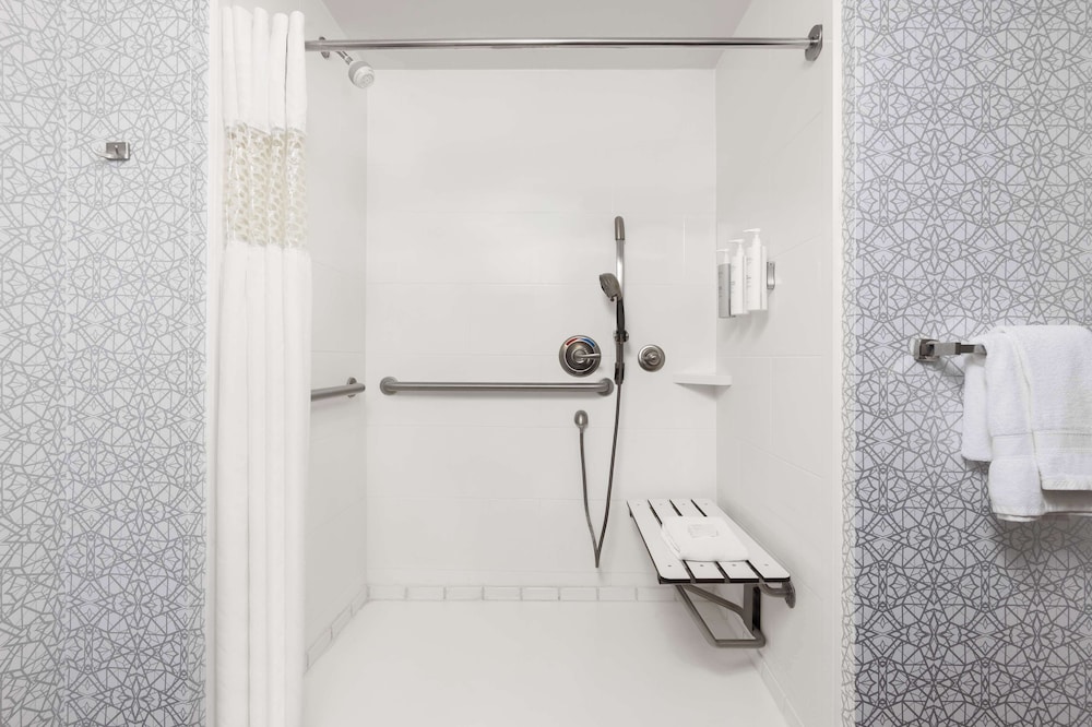 Room, 1 King Bed, Accessible, Non Smoking photo 3