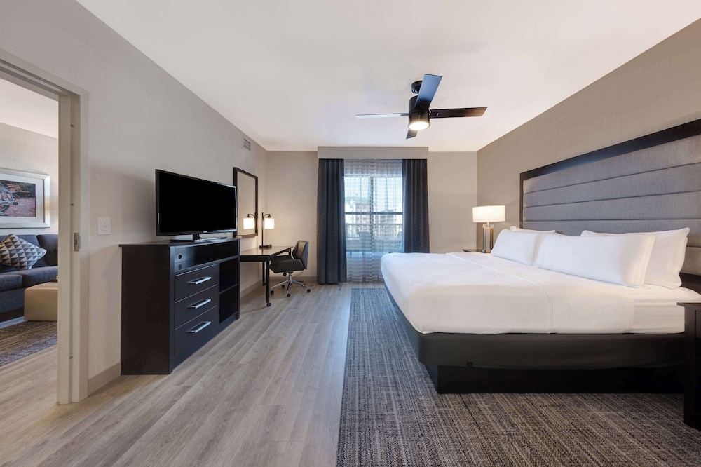 Suite, 1 King Bed, Balcony