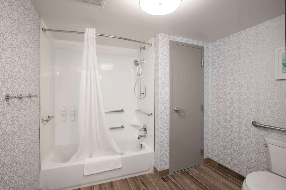 Room, 2 Queen Beds, Accessible - Photo 6