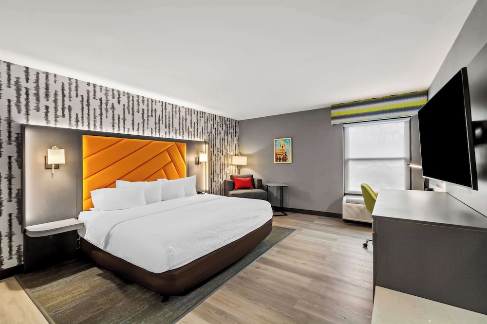 Room, 1 King Bed, Accessible, Non Smoking - Photo 6