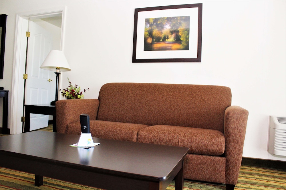 Business Suite, 1 Queen Bed, Non Smoking, Refrigerator & Microwave - Photo 4