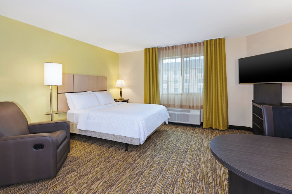 Room, 1 Queen Bed, Accessible (Communications, Mobility) - Photo 4