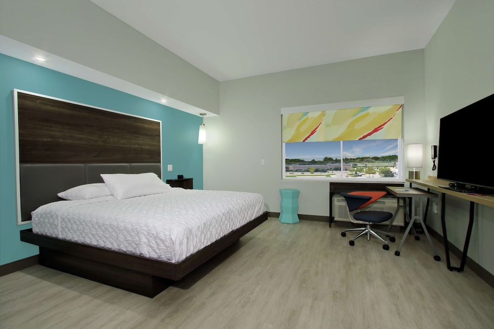 Room, 2 Queen Beds, Accessible, Bathtub photo 1