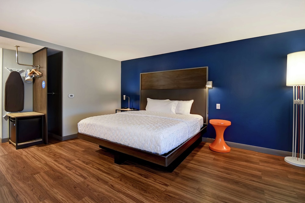 Room, 1 King Bed, Accessible (Roll-In Shower) at Tru By Hilton Denver South Park Meadows, Co in Lone Tree