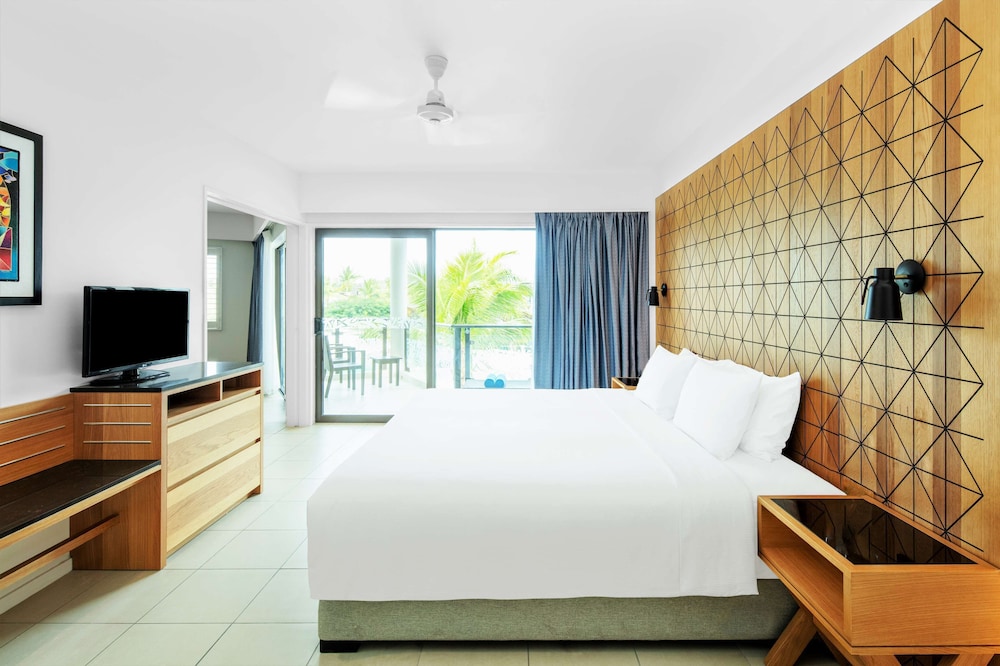Suite, 1 Bedroom, Lagoon View - Photo 4