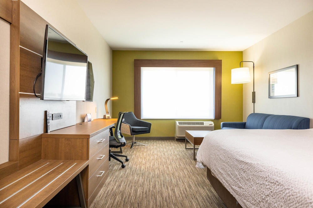 Suite, 1 King Bed, Accessible, Non Smoking (Communications) - Photo 4