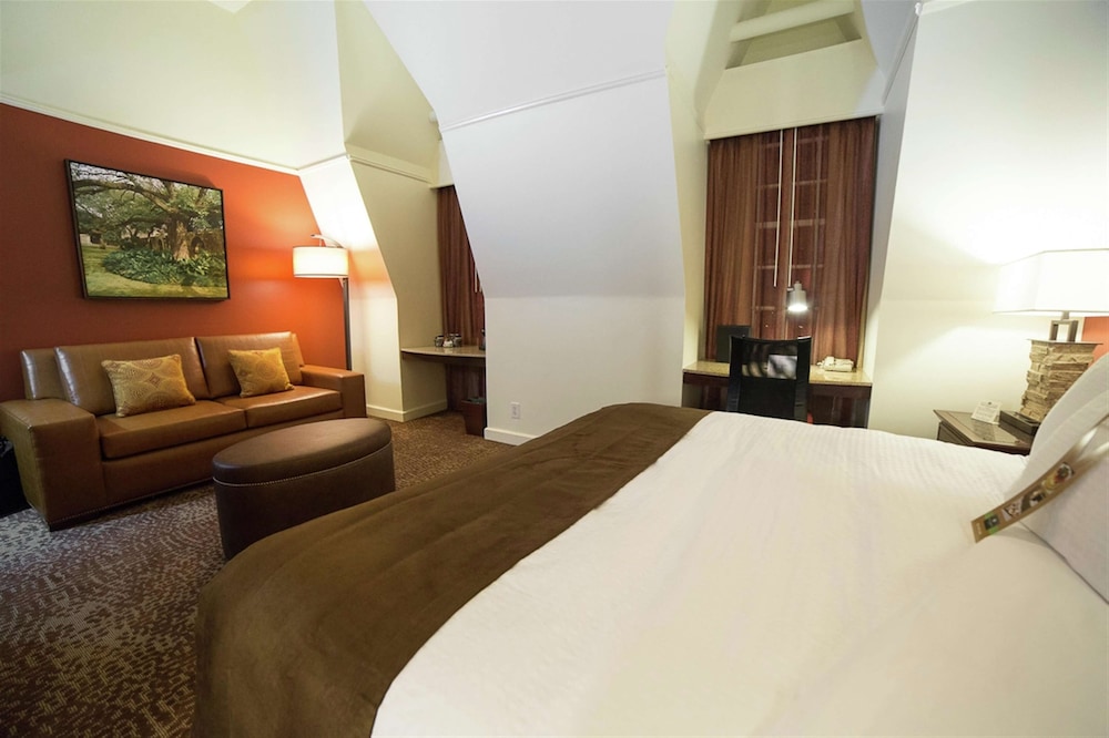 Deluxe Room, 1 King Bed with Sofa bed - Photo 2