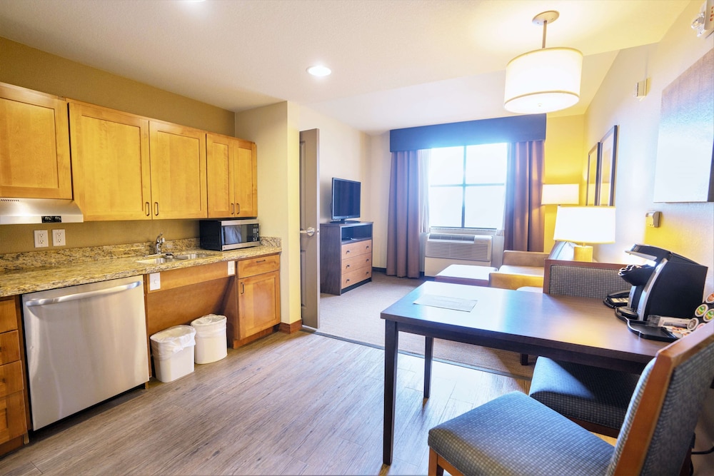Suite, 2 Queen Beds, Accessible, Bathtub photo 1