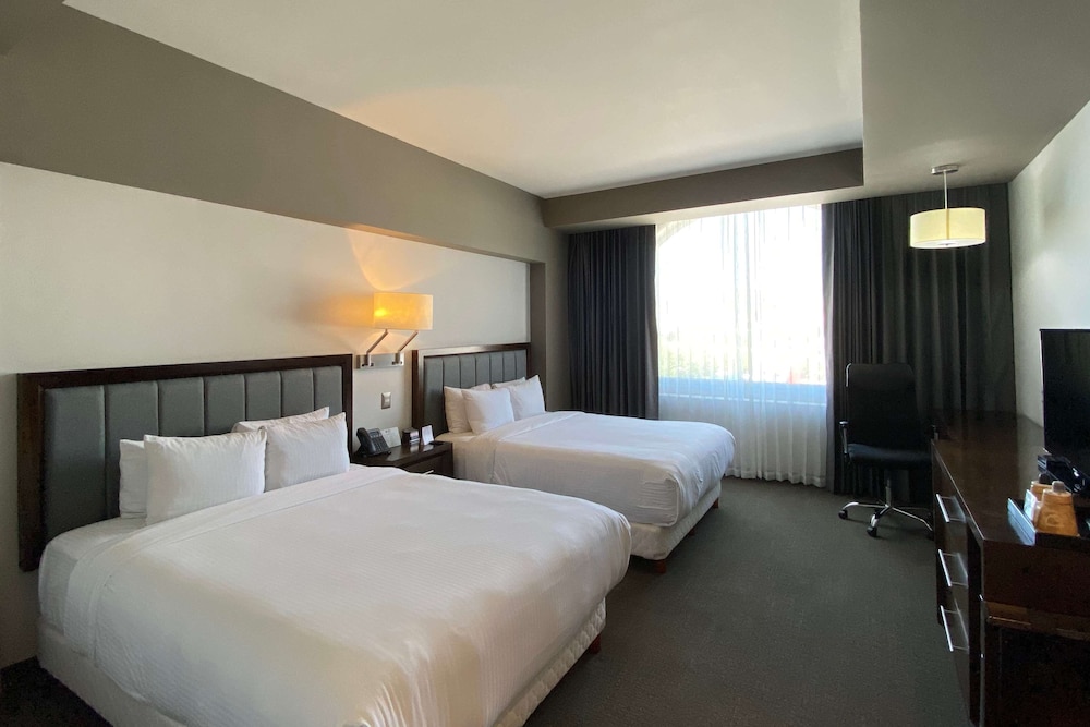 Standard Room, 2 Queen Beds, Non Smoking, Connecting Rooms photo 3