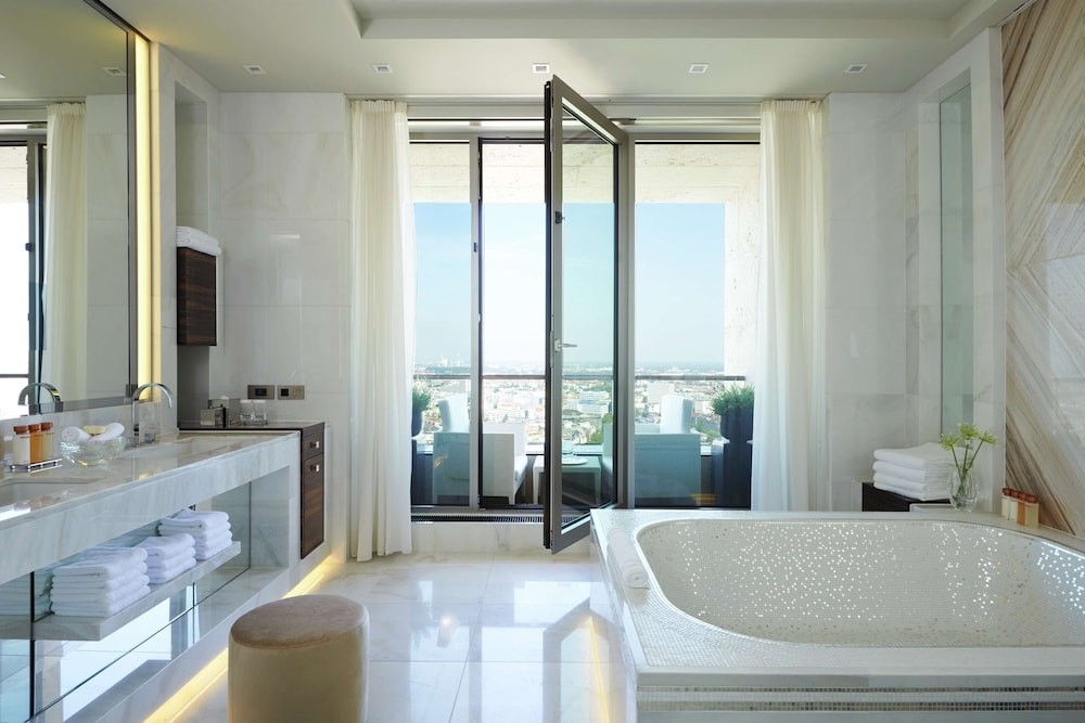 Presidential Suite, 1 King Bed thumbnail 6
