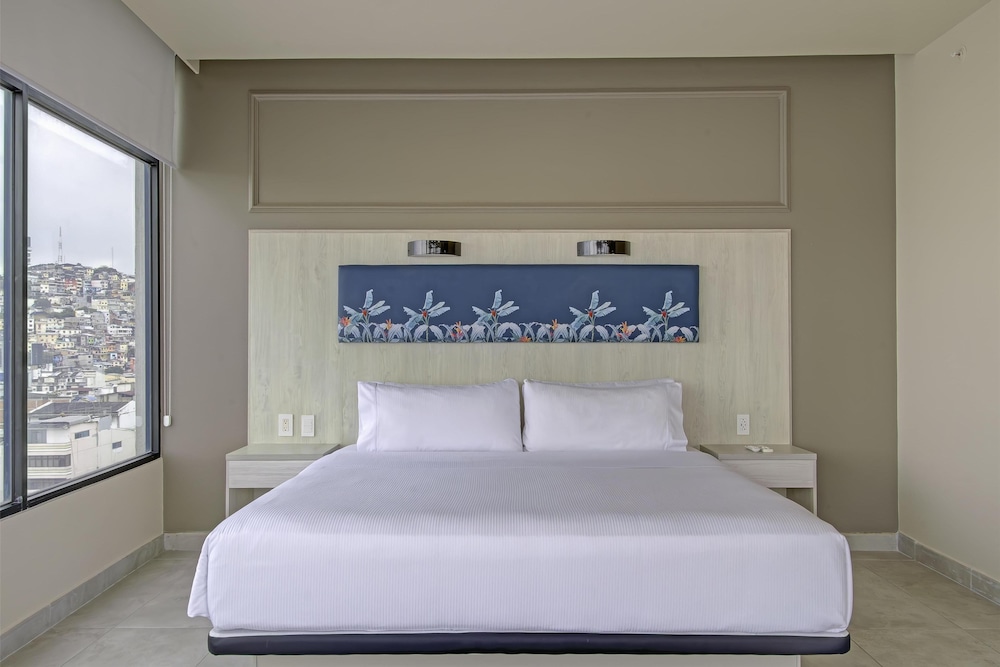 Suite, 1 King Bed photo 3