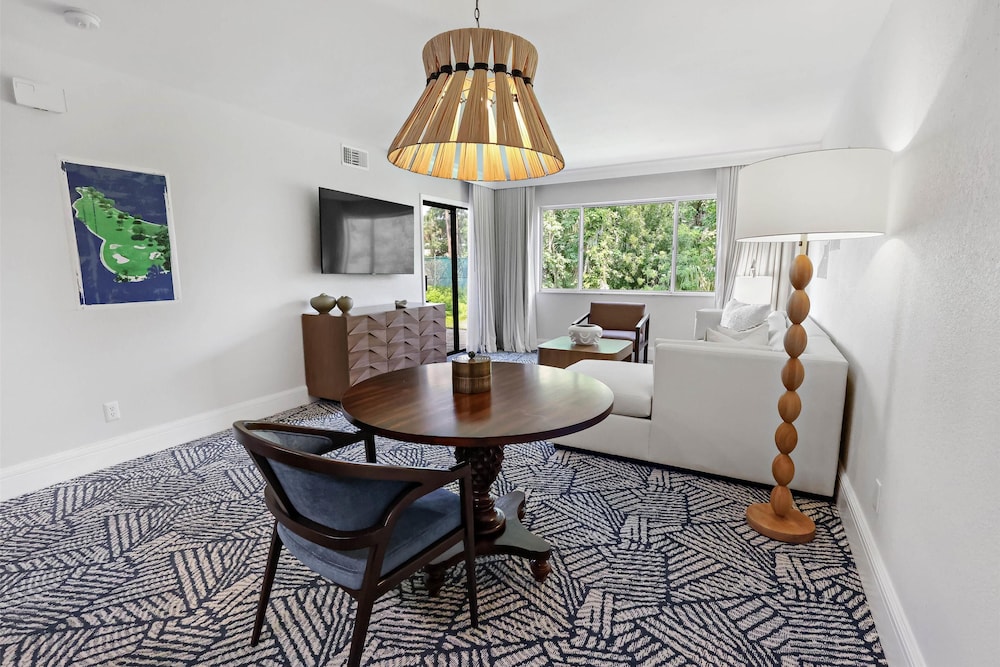 Suite, 2 Bedrooms (1 Queen & 2 Single Beds) - Photo 1
