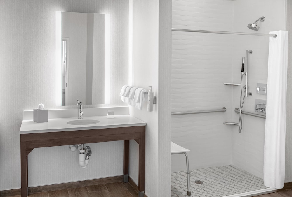 Suite, Multiple Beds, City View - Photo 5